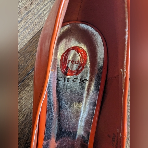 Pointy toe orange patent heels by Red circle. Women's size 10 - Picture 4 of 13